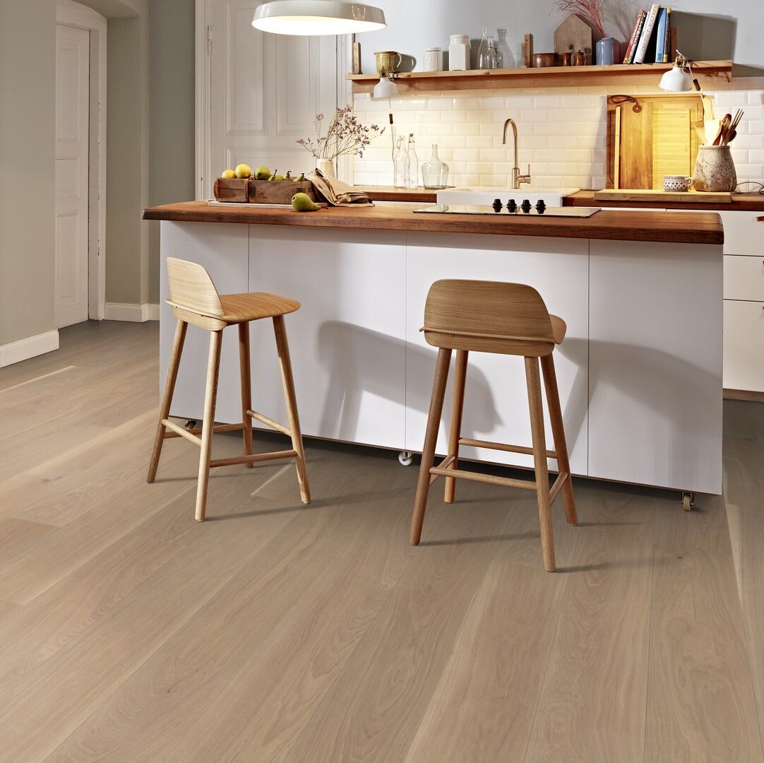 Alternative view of Parkett Boen Castle Eik Andante hvit olje